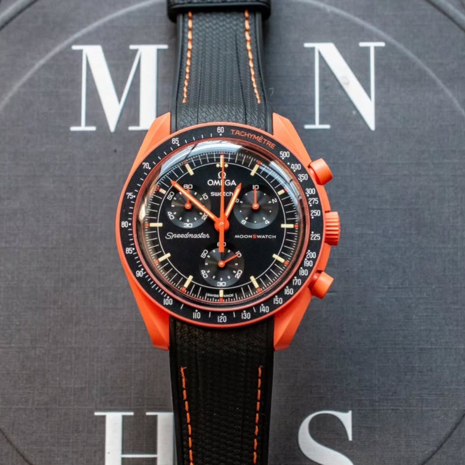 Pulseira de borracha - Para Missão na Terra Lava | Omega X Swatch | MoonSwatch - Preto com Vermelho
